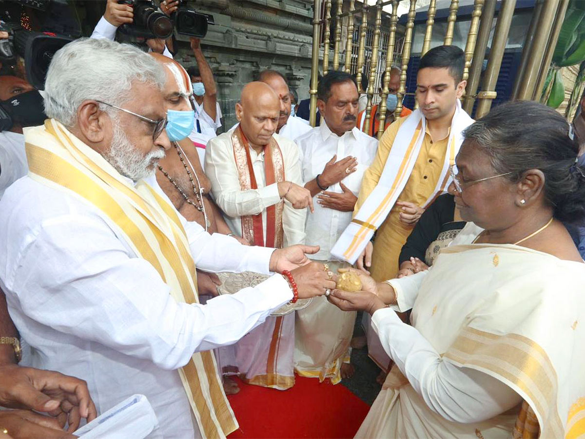 President Draupadi Murmu visit Tirupati - Sakshi17