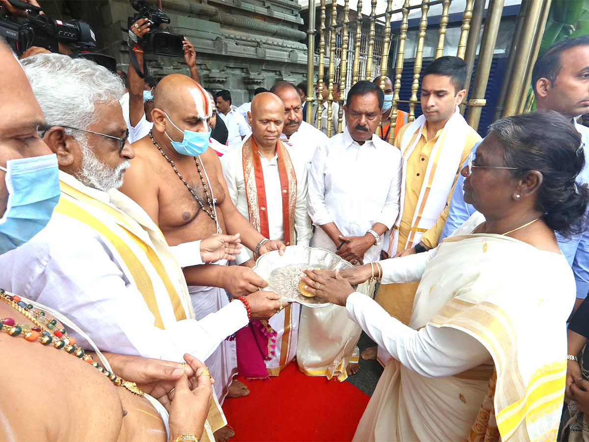 President Draupadi Murmu visit Tirupati - Sakshi18