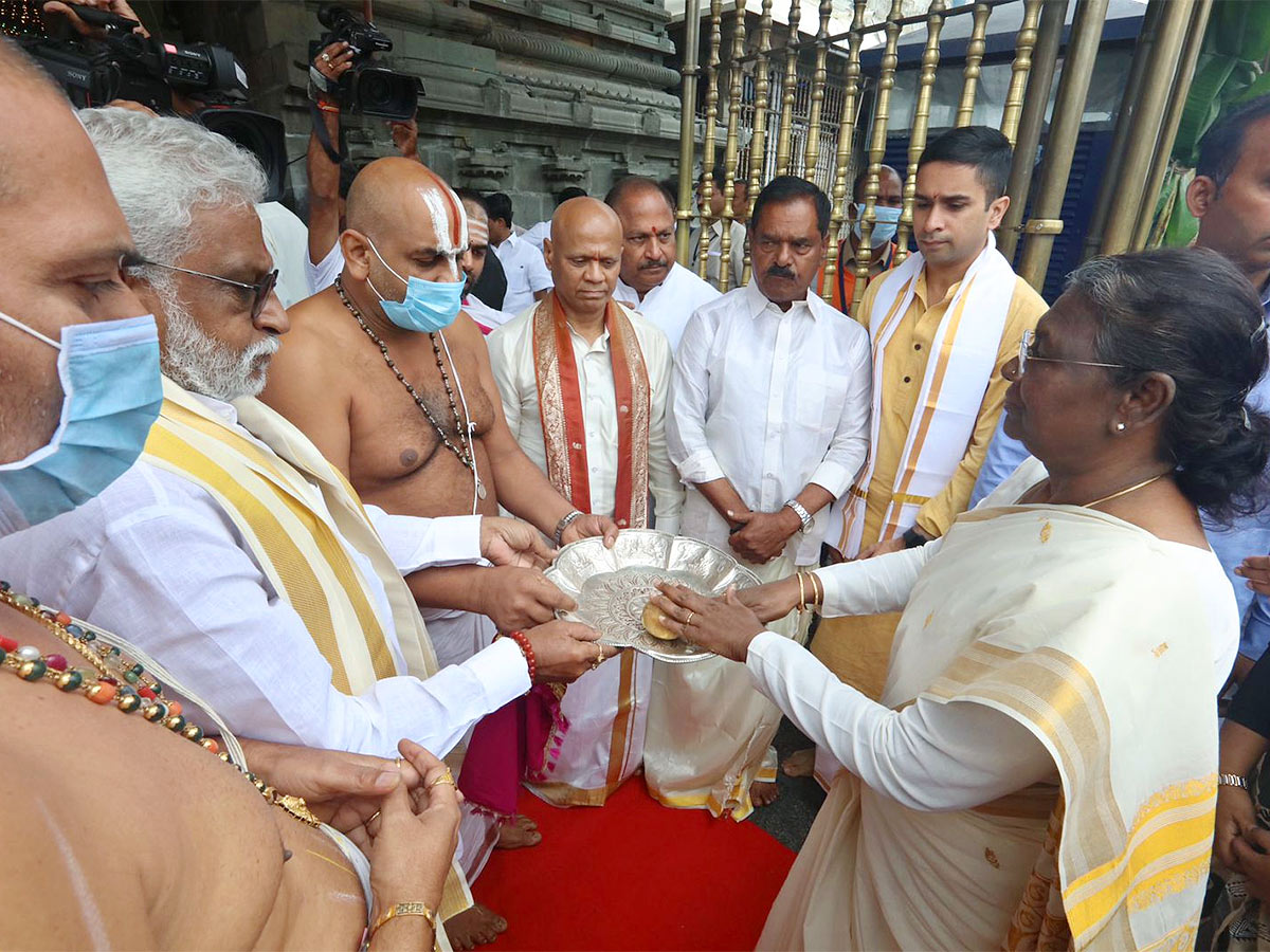 President Draupadi Murmu visit Tirupati - Sakshi3