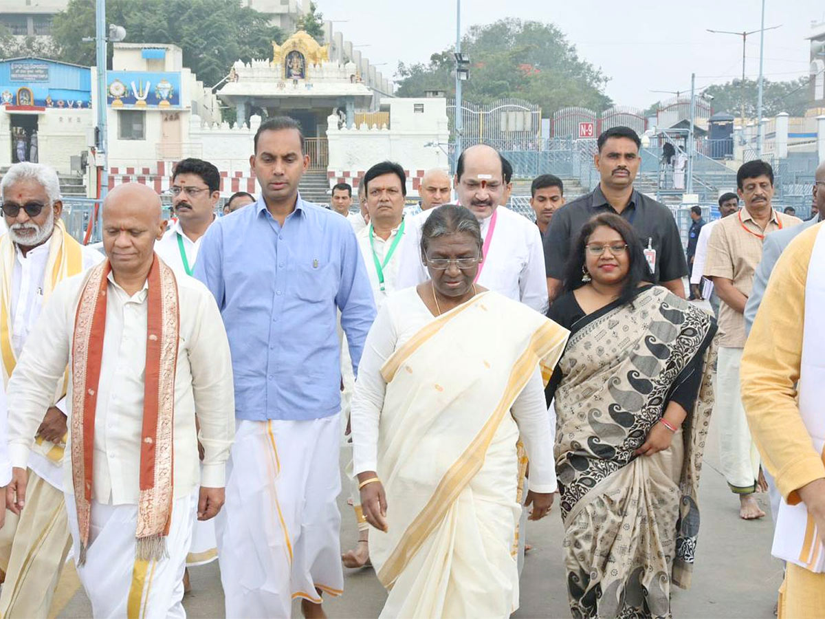 President Draupadi Murmu visit Tirupati - Sakshi5