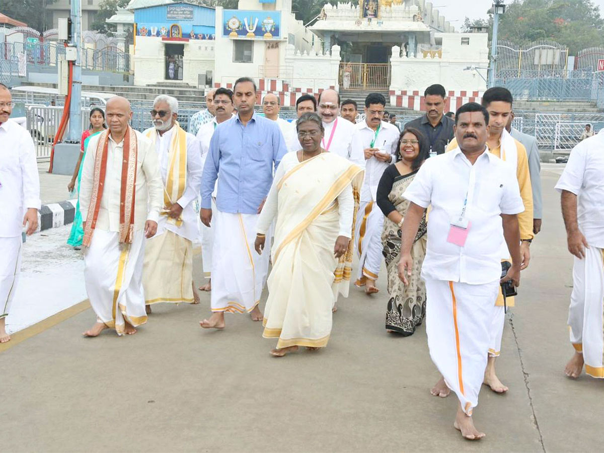 President Draupadi Murmu visit Tirupati - Sakshi6