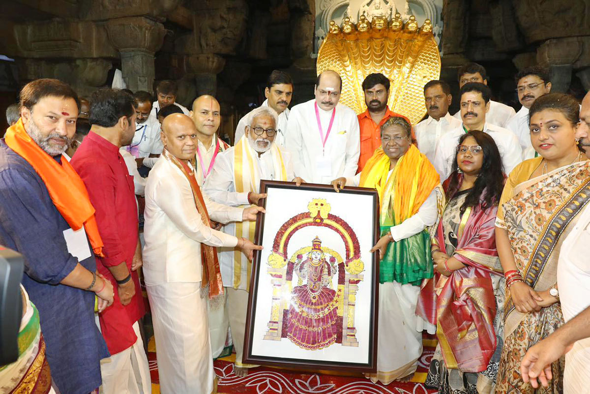 President Draupadi Murmu visit Tirupati - Sakshi20