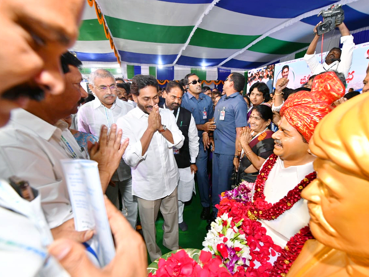 CM YS Jagan At YSRCP Jayaho BC Maha Sabha Photo Gallery - Sakshi19