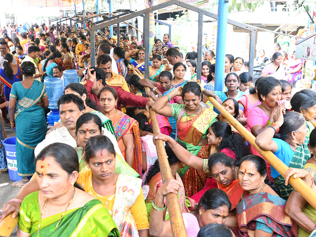 Sri Kanaka Mahalakshmi Temple Visakhapatnam - Sakshi2