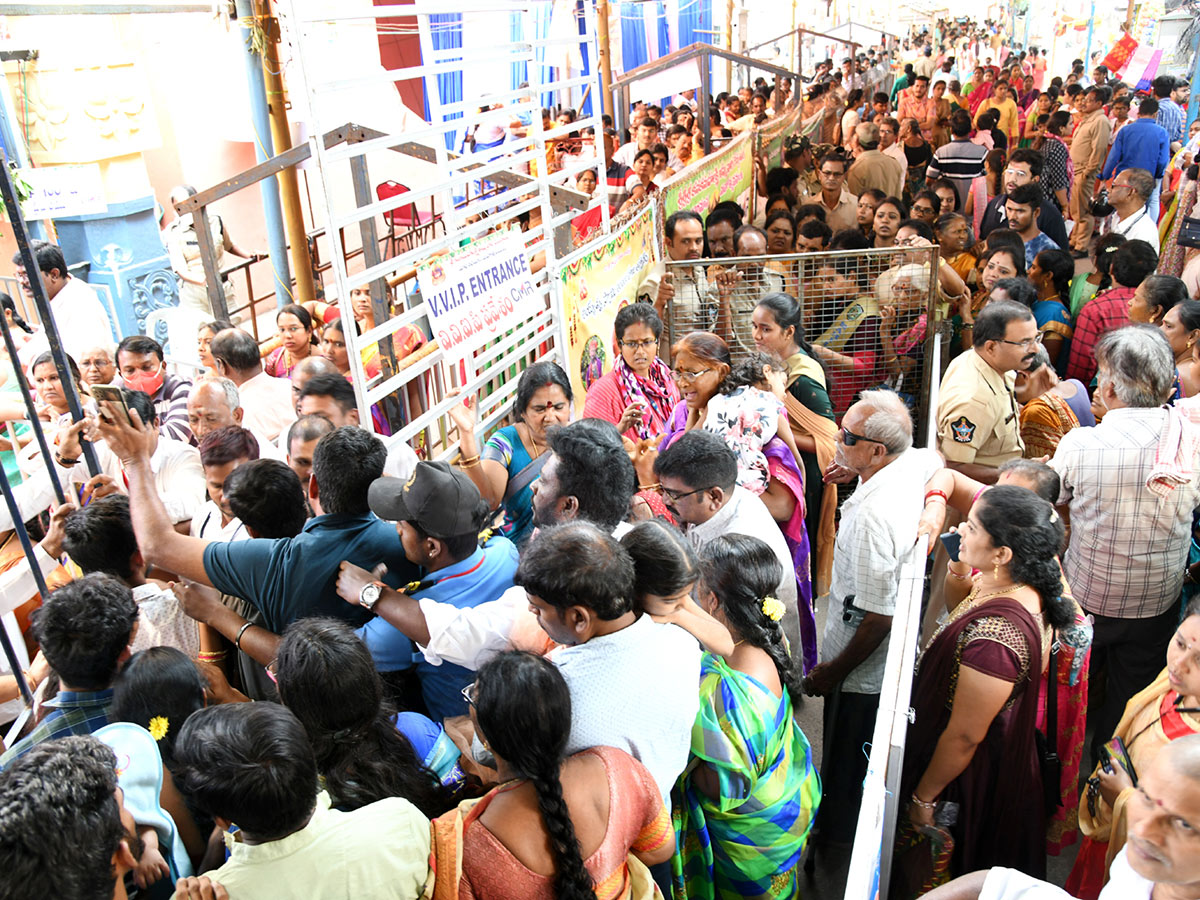 Sri Kanaka Mahalakshmi Temple Visakhapatnam - Sakshi4