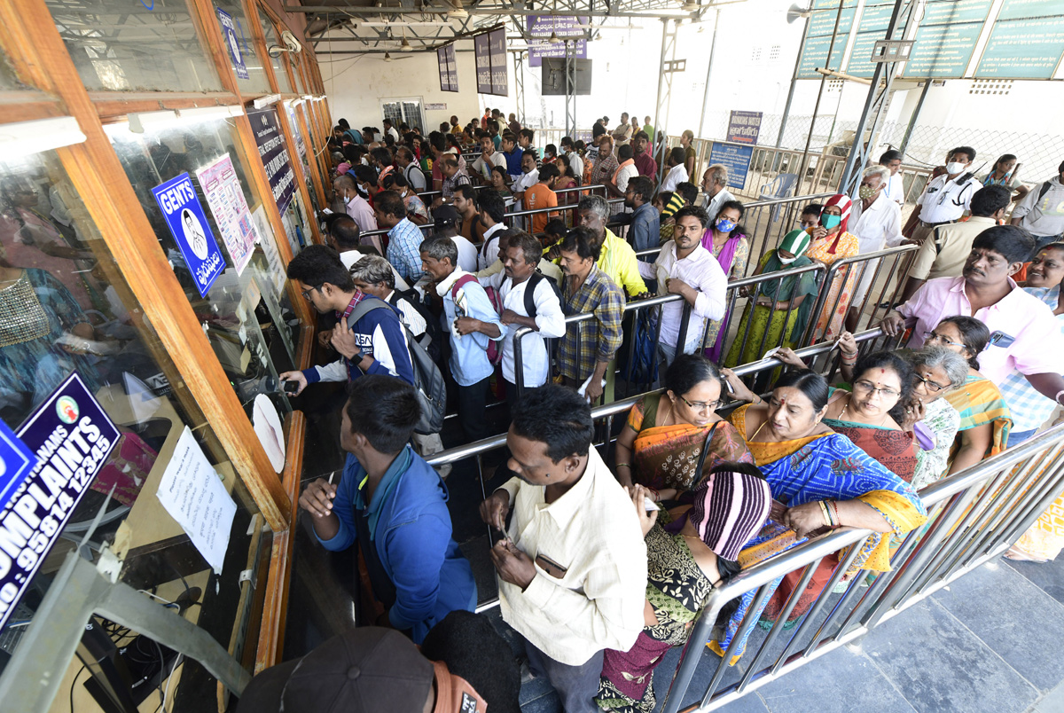 Devotees Huge Rush at Tirumala Due To Vaikunta Ekadasi - Sakshi22