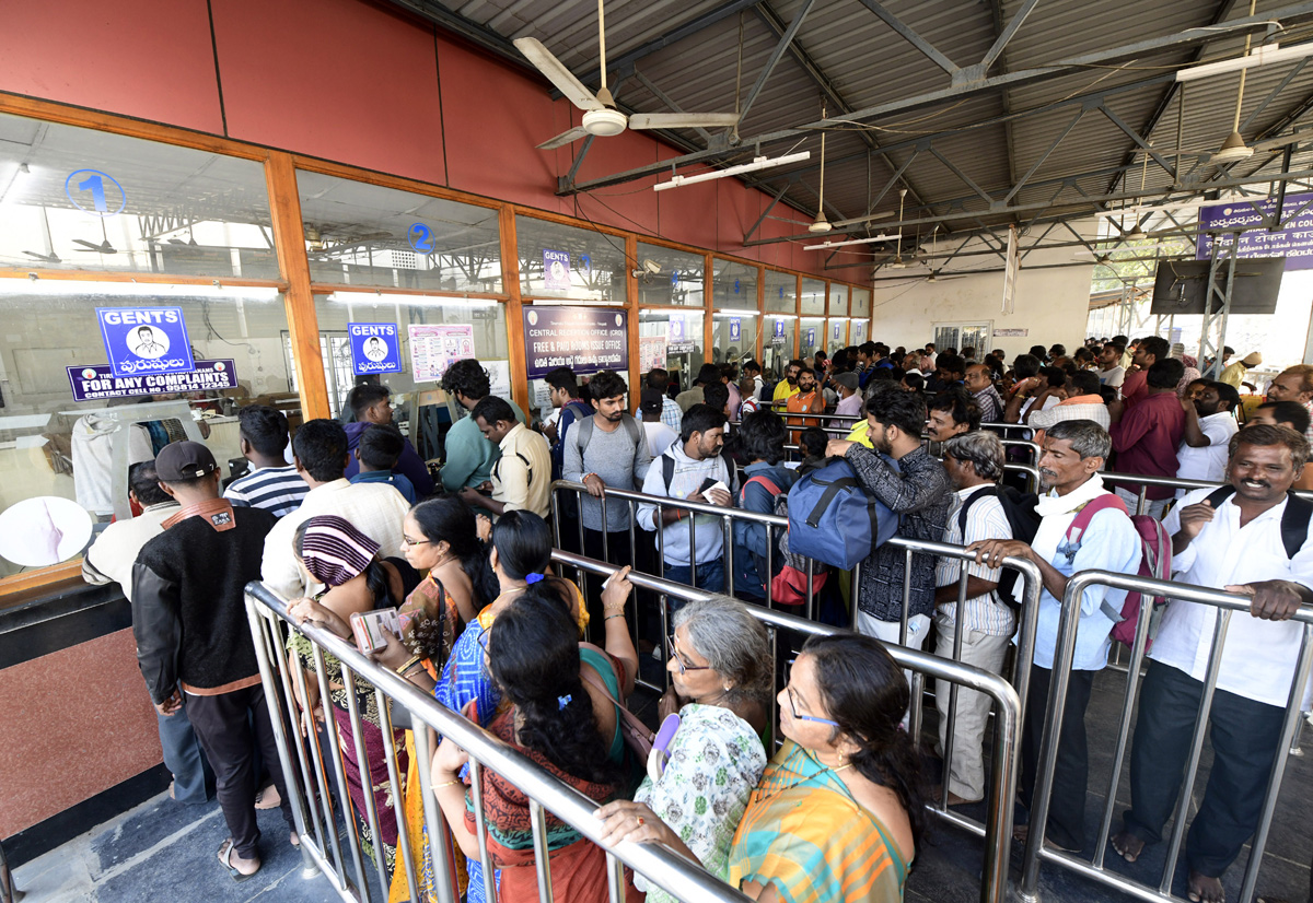 Devotees Huge Rush at Tirumala Due To Vaikunta Ekadasi - Sakshi23