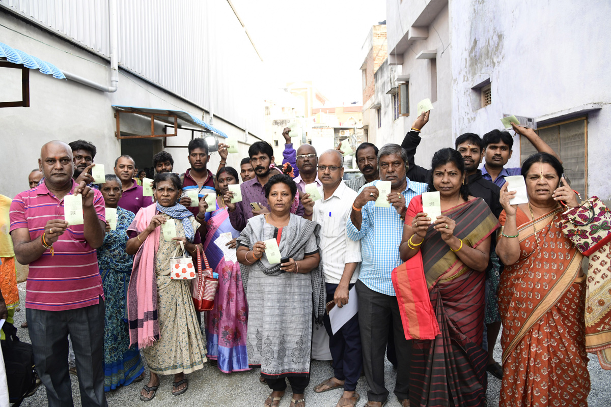 Devotees Huge Rush at Tirumala Due To Vaikunta Ekadasi - Sakshi24