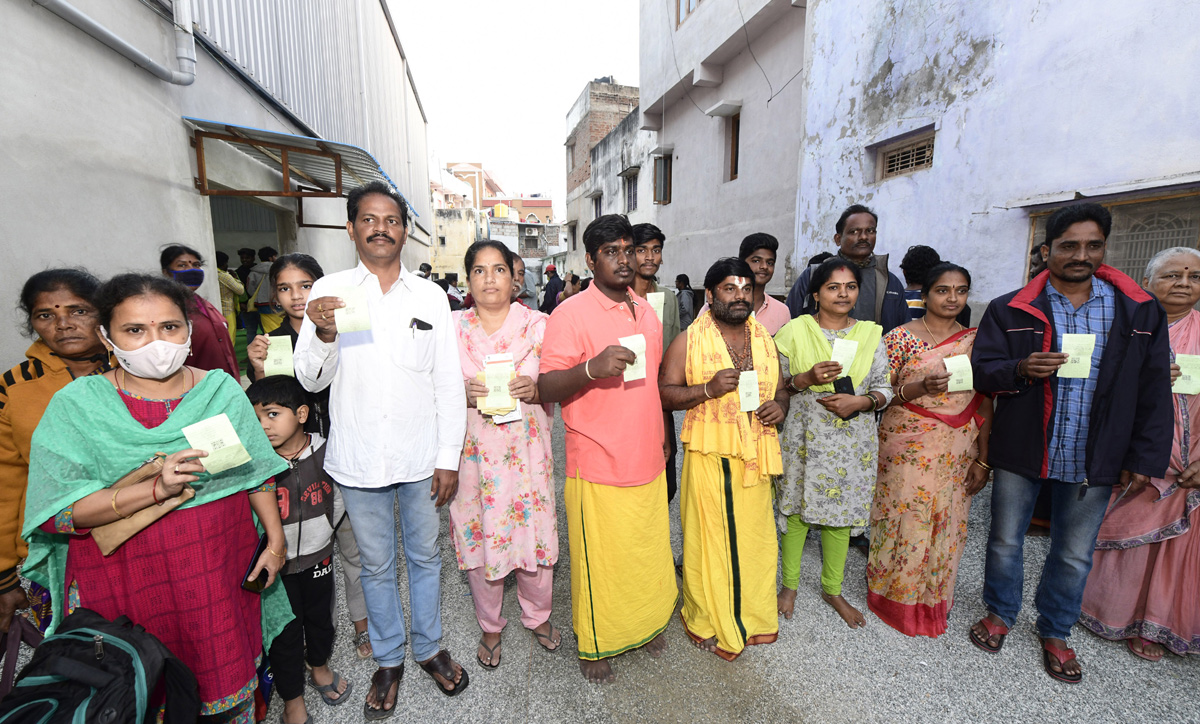 Devotees Huge Rush at Tirumala Due To Vaikunta Ekadasi - Sakshi25