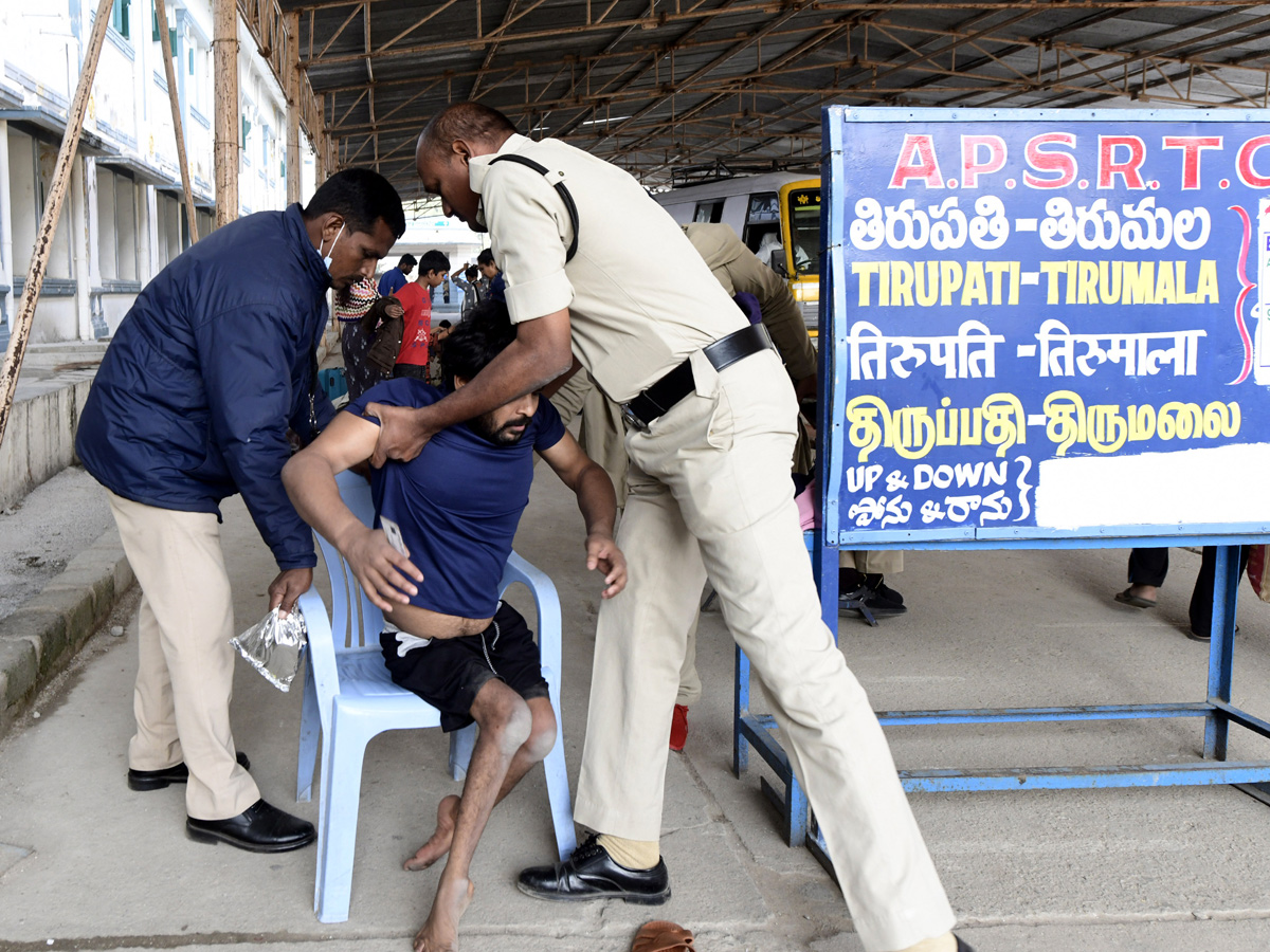 Devotees Huge Rush at Tirumala Due To Vaikunta Ekadasi - Sakshi28