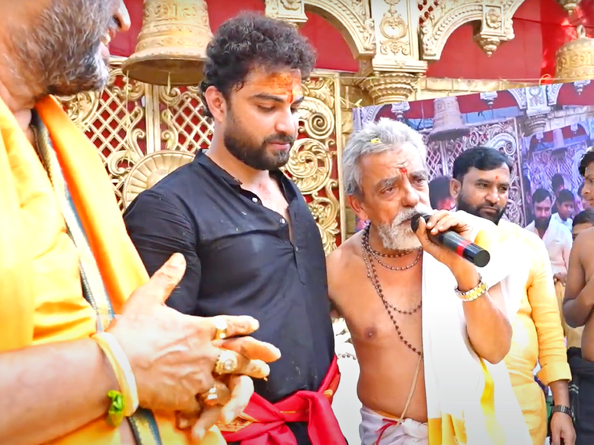 Hero Vishwak Sen At Ayyappa Padi Pooja Photos - Sakshi5