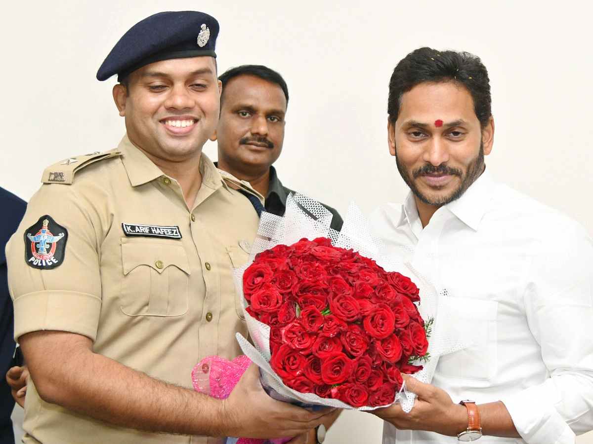 Officials wished CM Jagan Happy New Year Photos - Sakshi15