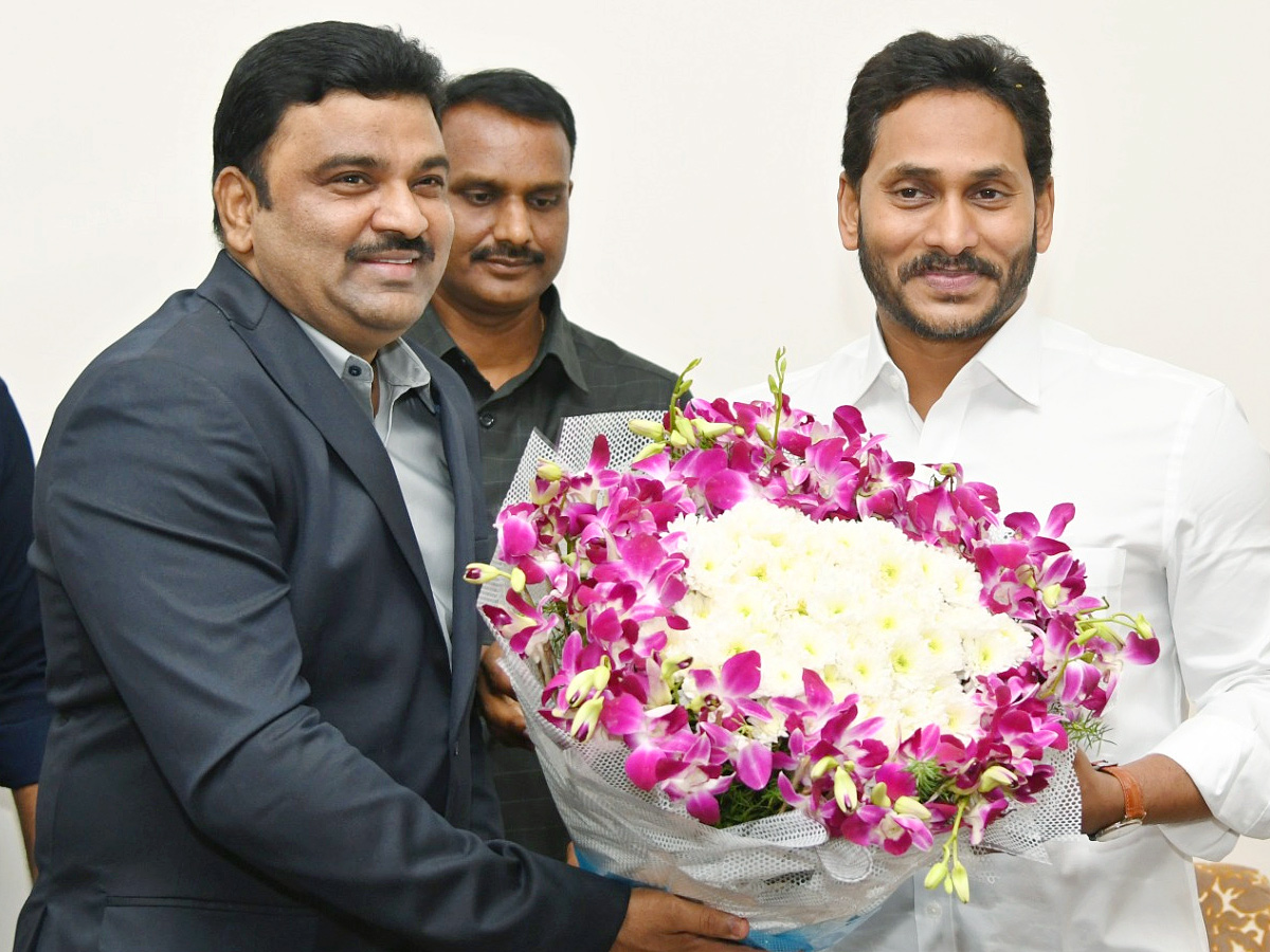 Officials wished CM Jagan Happy New Year Photos - Sakshi22