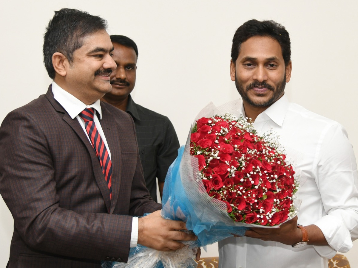 Officials wished CM Jagan Happy New Year Photos - Sakshi29