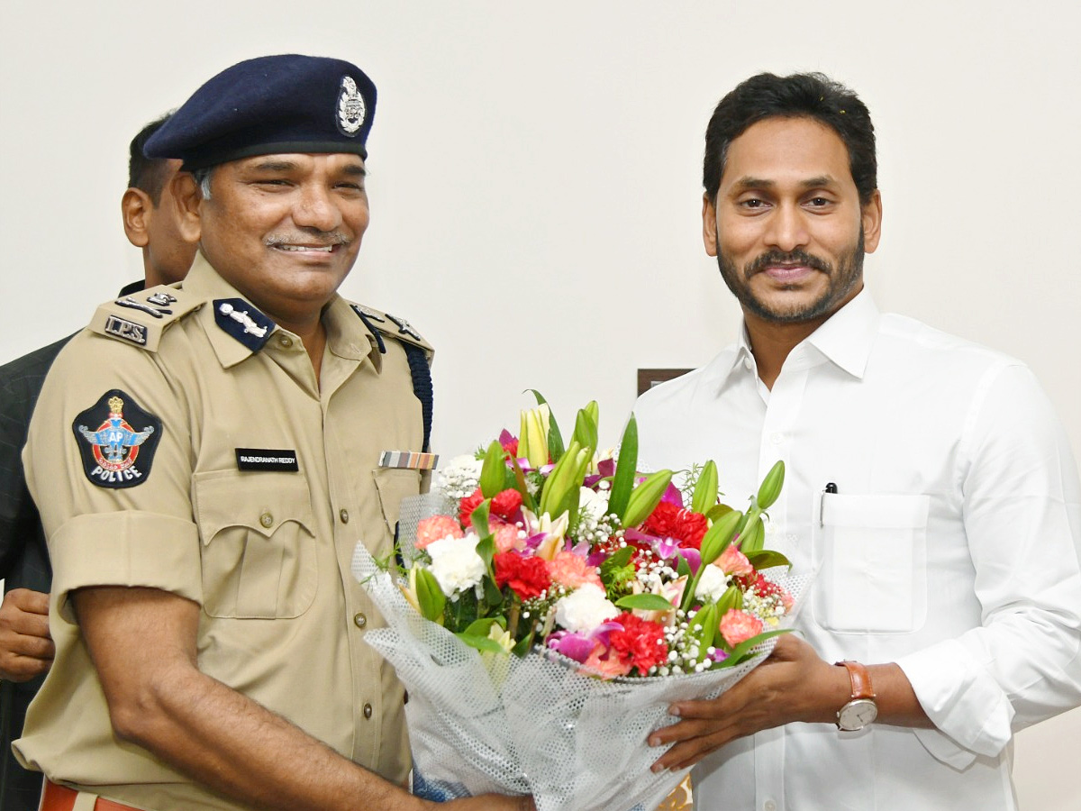 Officials wished CM Jagan Happy New Year Photos - Sakshi4