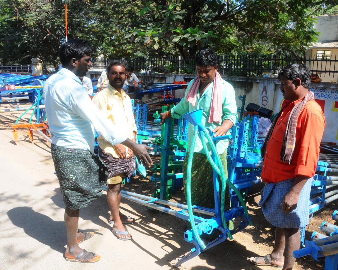 Ongole Bull Competitions Held | at Yemmiganur of Kurnool Dist - Sakshi12