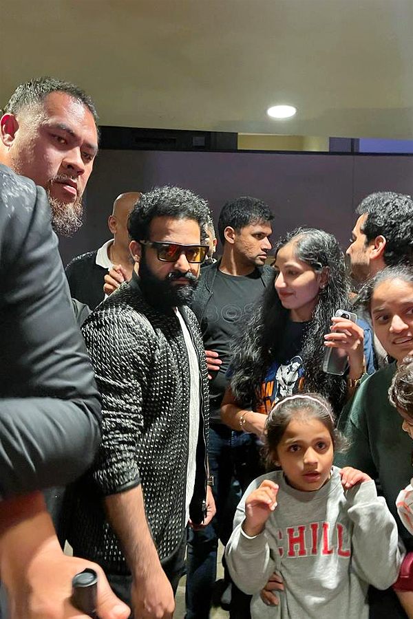 RRR Star Jr NTR Mobbed By Fans At Los Angeles Photos - Sakshi12