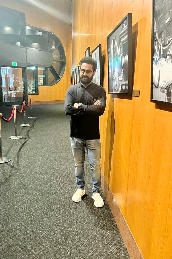 RRR Star Jr NTR Mobbed By Fans At Los Angeles Photos - Sakshi7