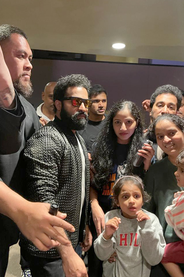 RRR Star Jr NTR Mobbed By Fans At Los Angeles Photos - Sakshi9