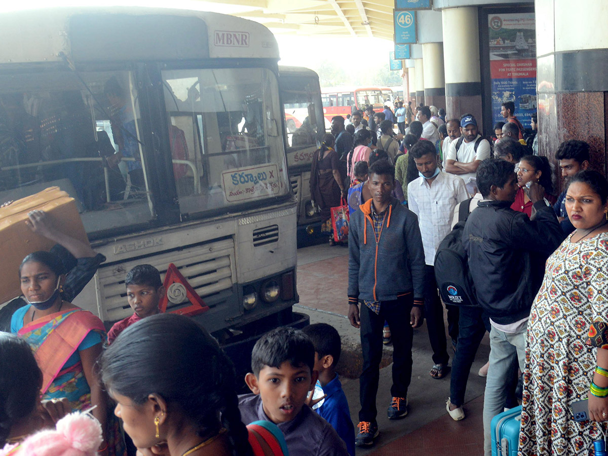 Sankranti 2023: Huge Rush at Railway and Bus Stations - Sakshi16