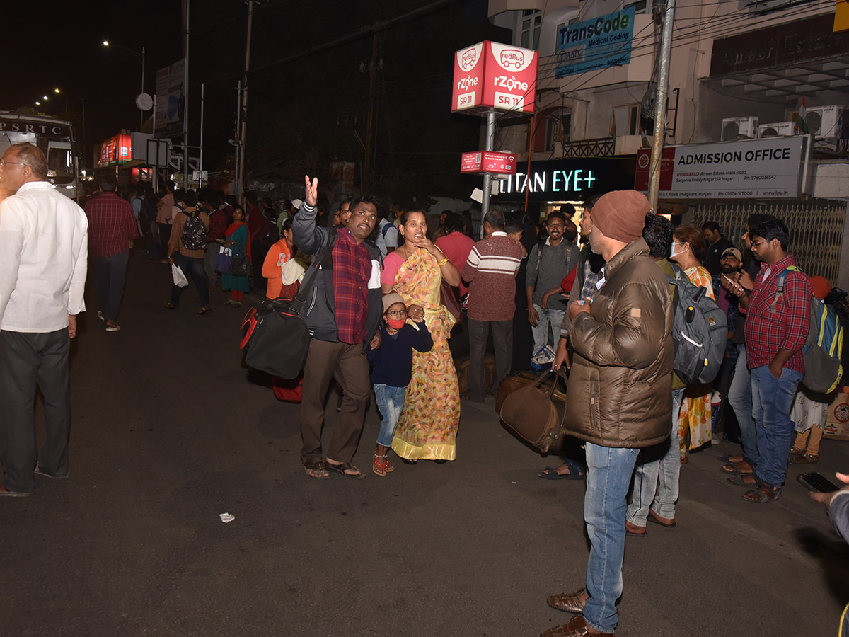 Sankranti 2023: Huge Rush at Railway and Bus Stations - Sakshi30