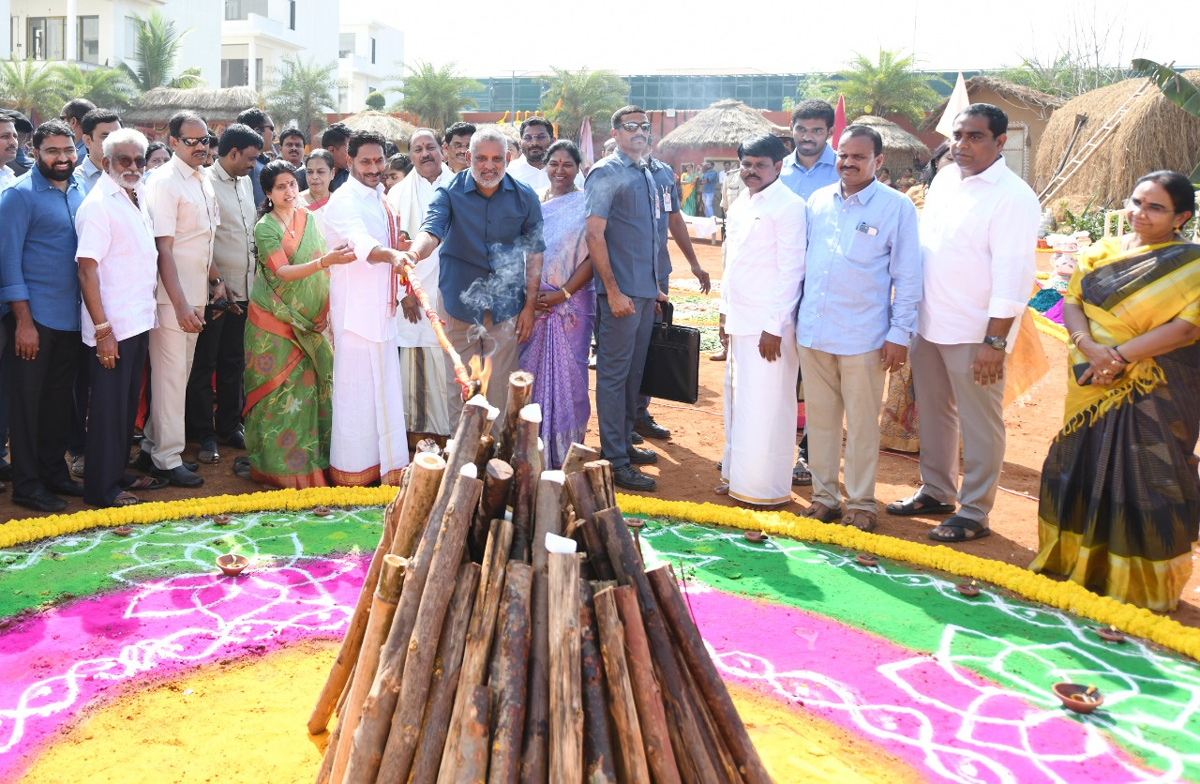 CM YS Jagan Sankranti Celebrations At Tadepalli Camp Office  - Sakshi12