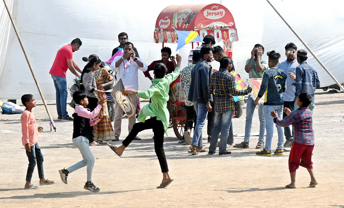 Kites Festival at Parade Grounds   - Sakshi8