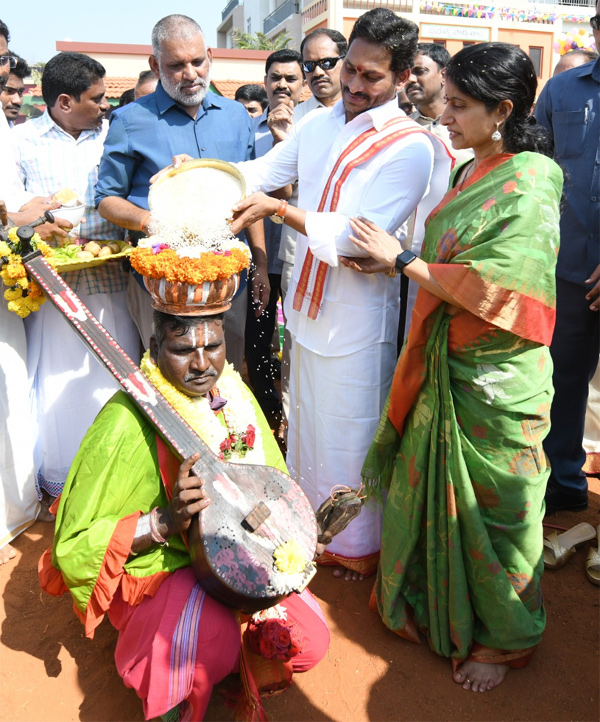 CM YS Jagan Sankranti Celebrations At Tadepalli Camp Office  - Sakshi41