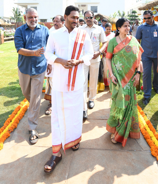 CM YS Jagan Sankranti Celebrations At Tadepalli Camp Office  - Sakshi43