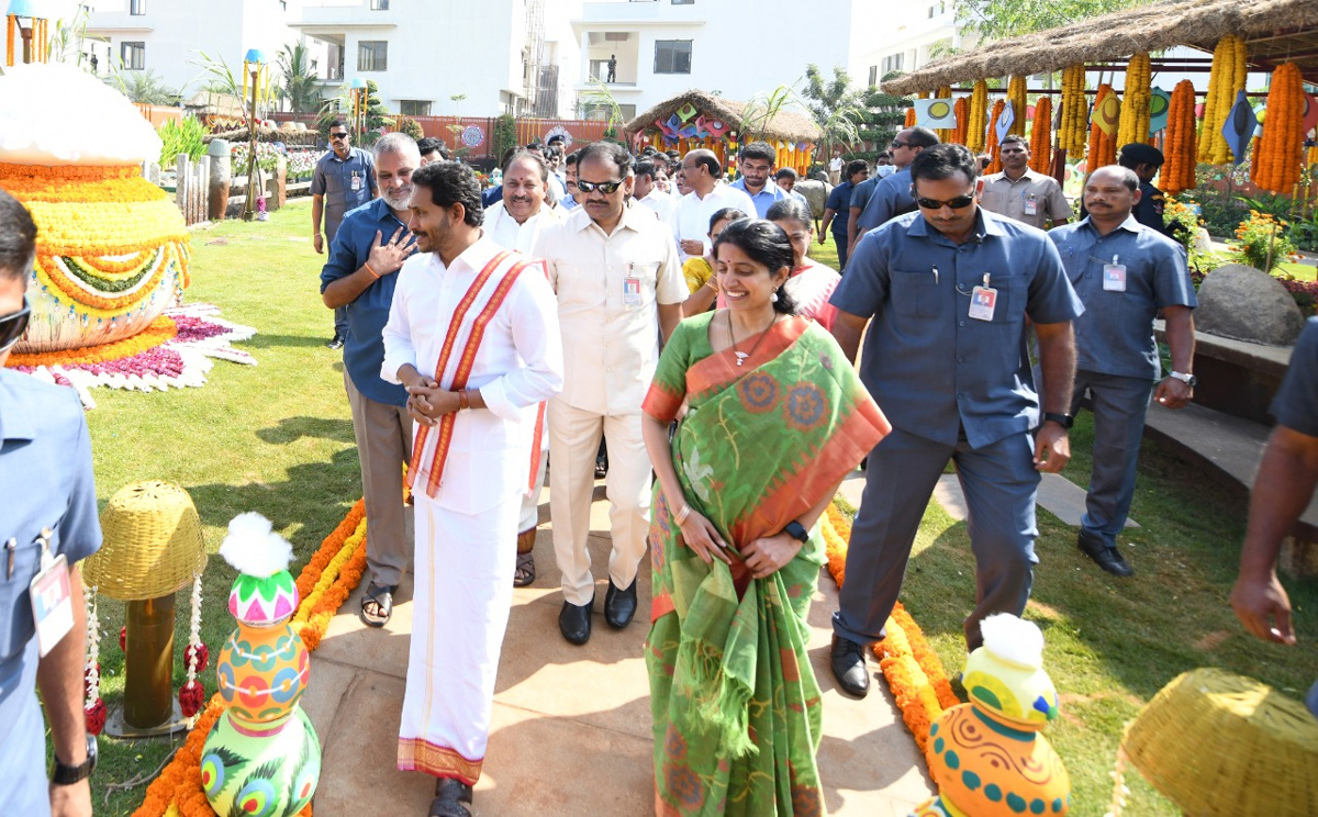 CM YS Jagan Sankranti Celebrations At Tadepalli Camp Office  - Sakshi20