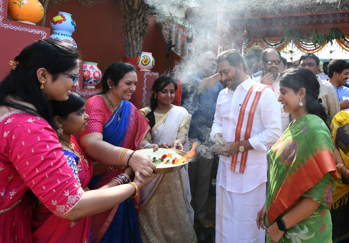 CM YS Jagan Sankranti Celebrations At Tadepalli Camp Office  - Sakshi25