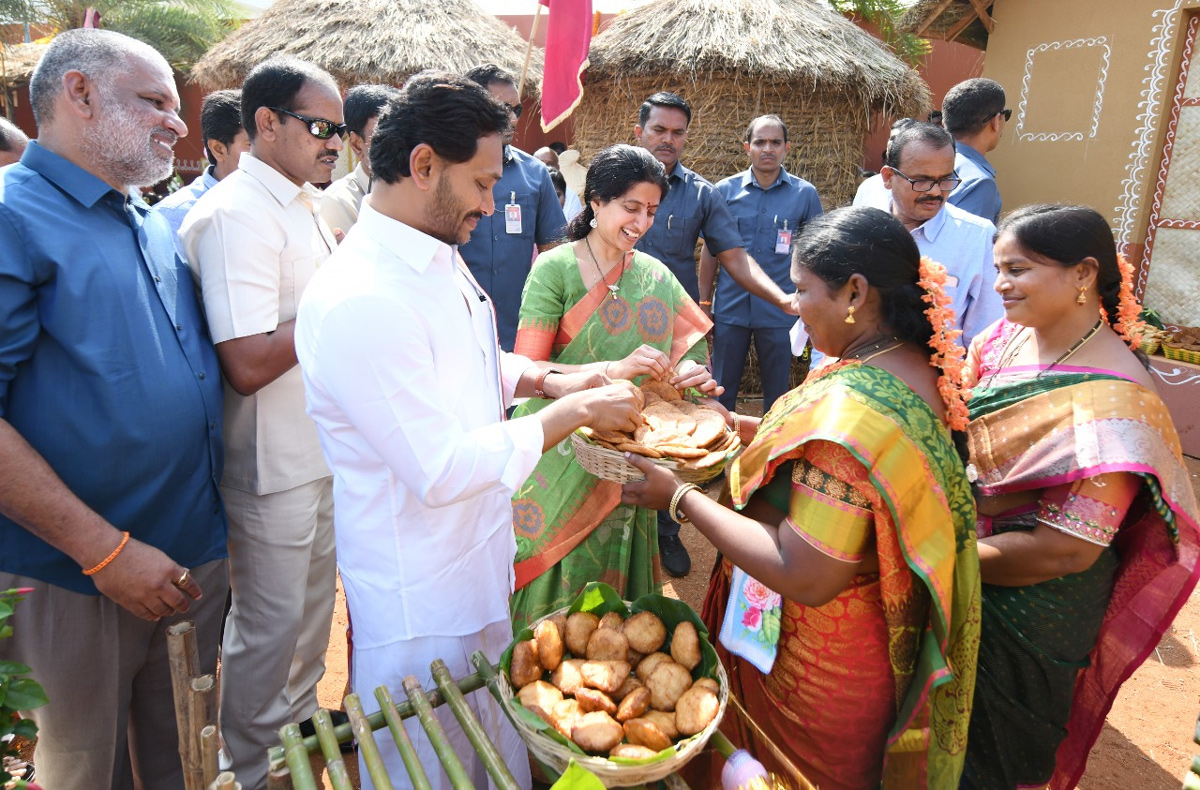 CM YS Jagan Sankranti Celebrations At Tadepalli Camp Office  - Sakshi27