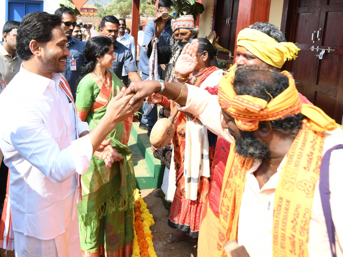 CM YS Jagan Sankranti Celebrations At Tadepalli Camp Office  - Sakshi28