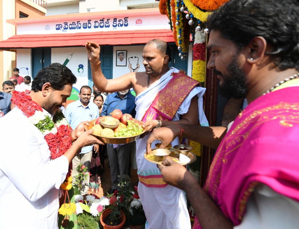 CM YS Jagan Sankranti Celebrations At Tadepalli Camp Office  - Sakshi29