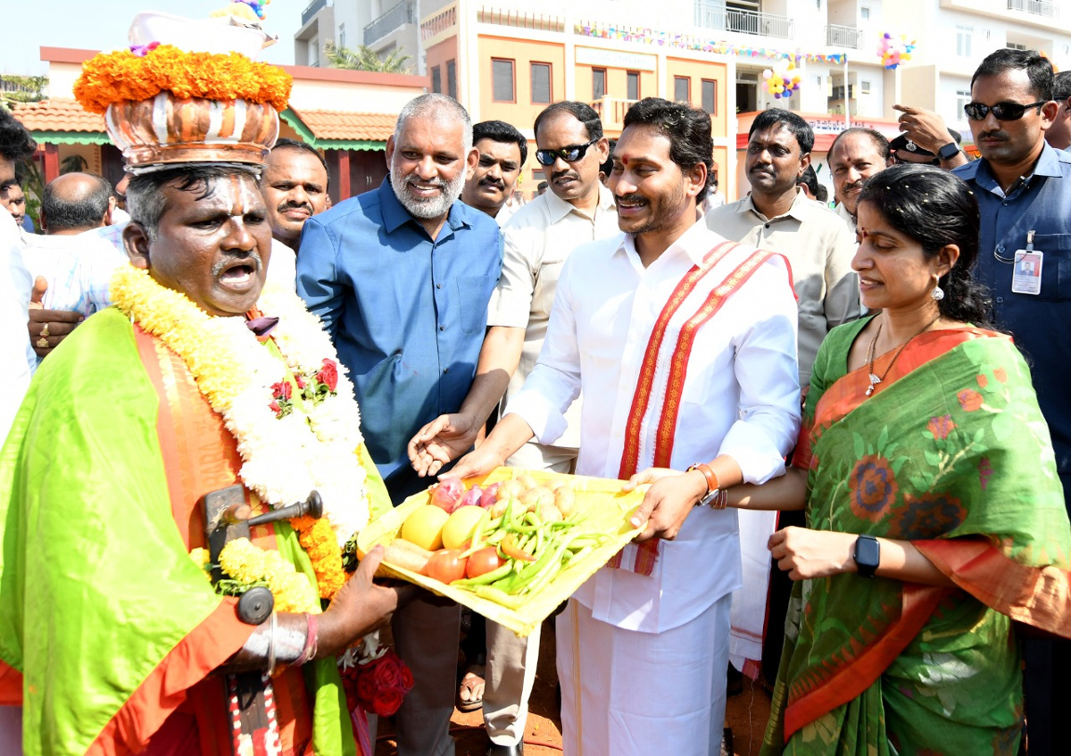 CM YS Jagan Sankranti Celebrations At Tadepalli Camp Office  - Sakshi31