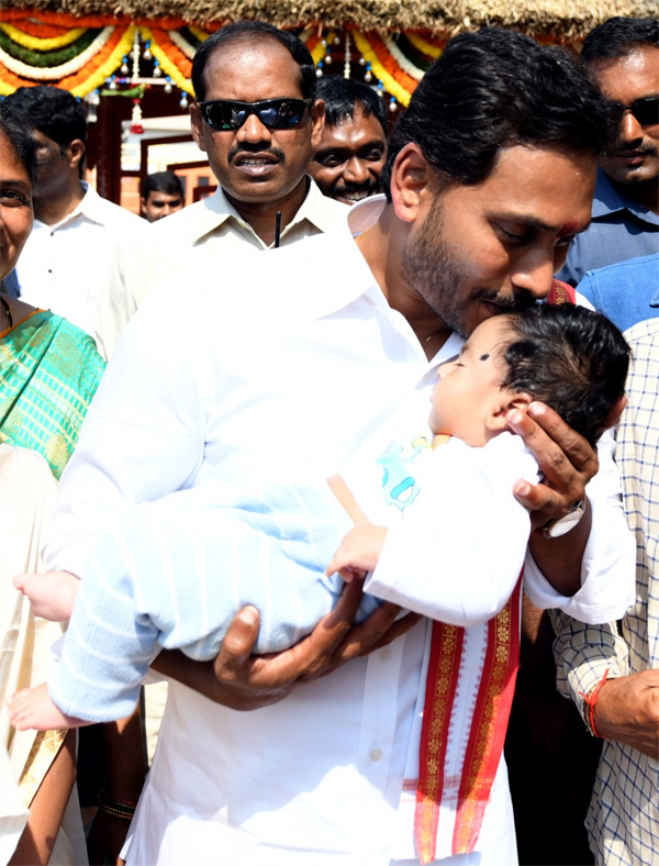 CM YS Jagan Sankranti Celebrations At Tadepalli Camp Office  - Sakshi46