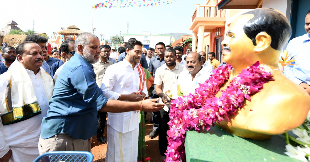 CM YS Jagan Sankranti Celebrations At Tadepalli Camp Office  - Sakshi37