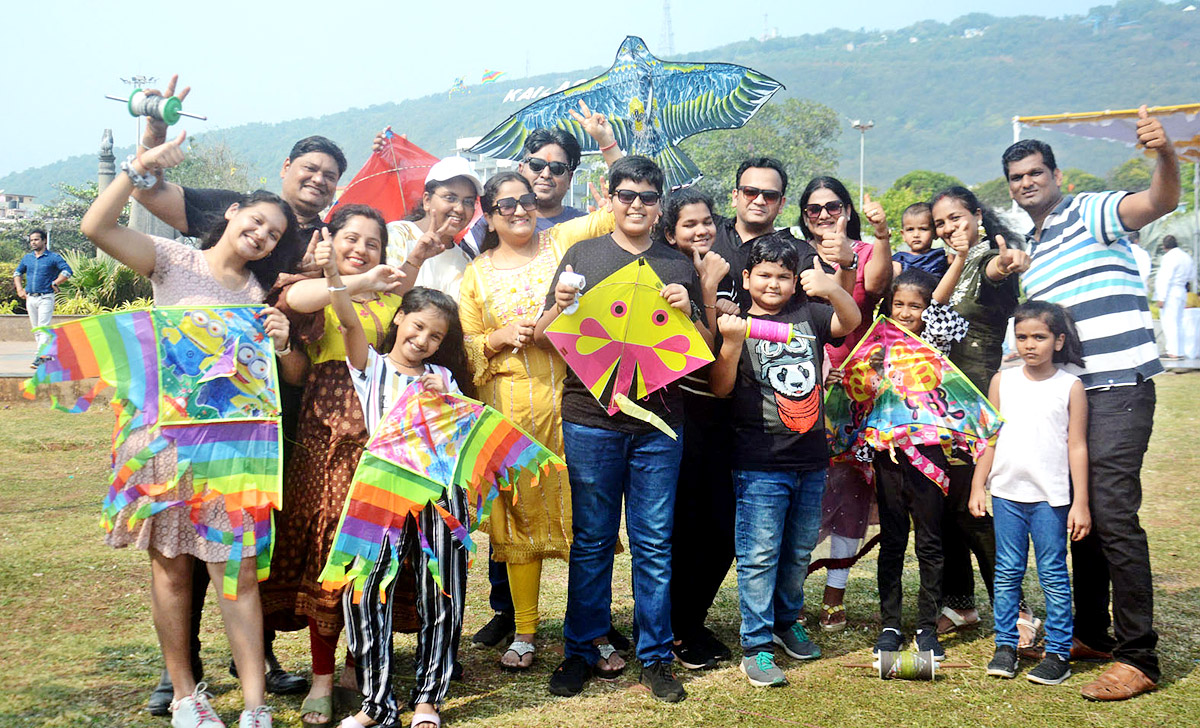 Sankranti : Kite Feastival Attracts People At Vizag Beach Road - Sakshi21