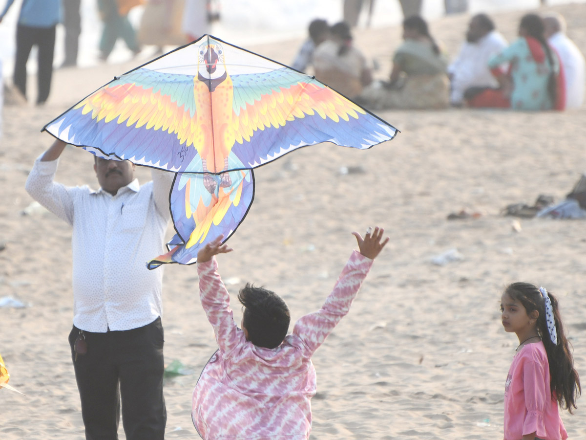 Sankranti : Kite Feastival Attracts People At Vizag Beach Road - Sakshi9