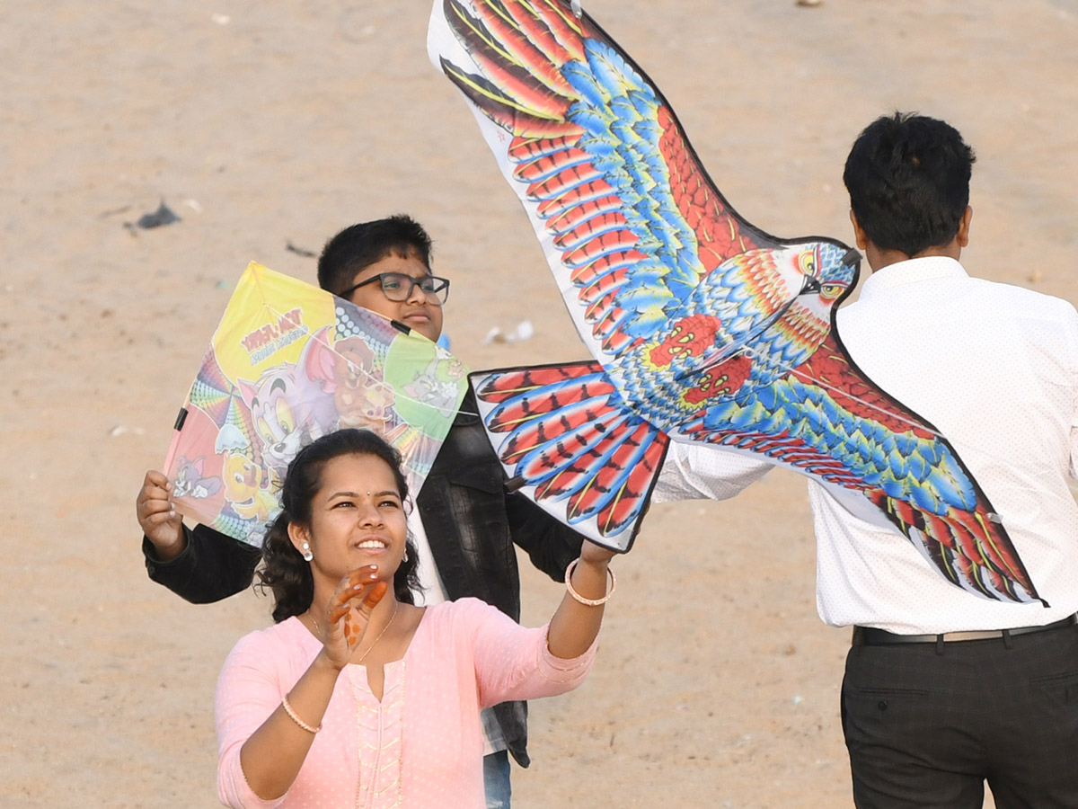 Sankranti : Kite Feastival Attracts People At Vizag Beach Road - Sakshi11