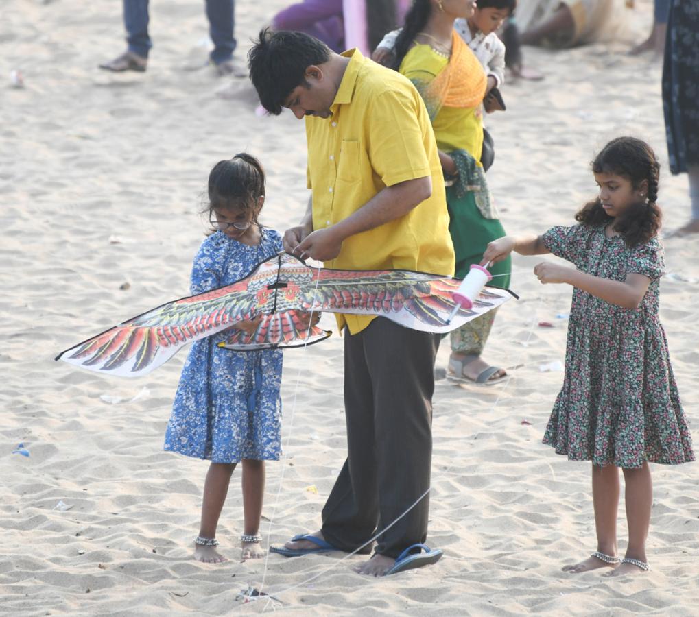 Sankranti : Kite Feastival Attracts People At Vizag Beach Road - Sakshi12