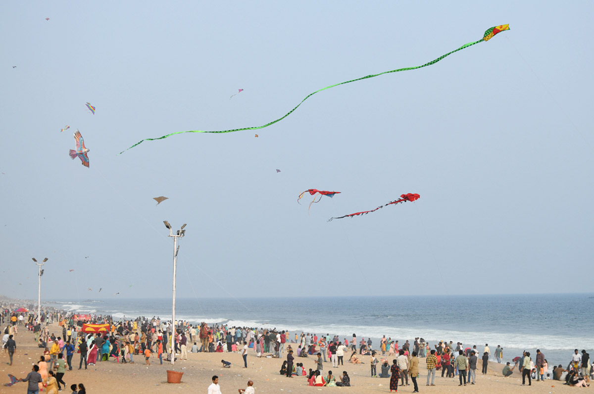 Sankranti : Kite Feastival Attracts People At Vizag Beach Road - Sakshi15