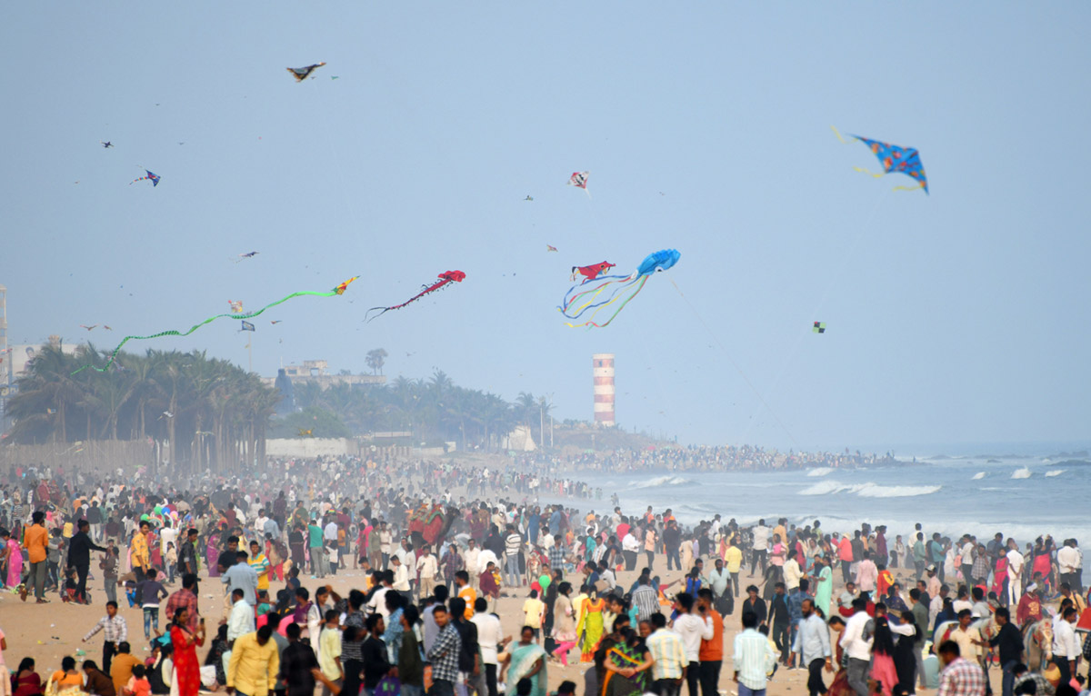 Sankranti : Kite Feastival Attracts People At Vizag Beach Road - Sakshi17