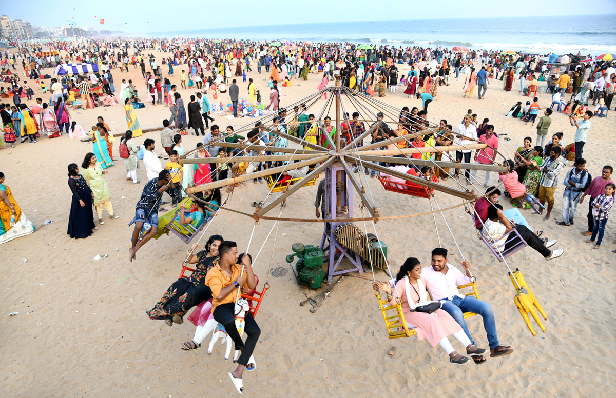 Sankranti : Kite Feastival Attracts People At Vizag Beach Road - Sakshi18