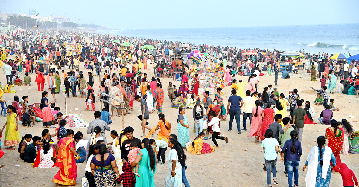 Sankranti : Kite Feastival Attracts People At Vizag Beach Road - Sakshi20