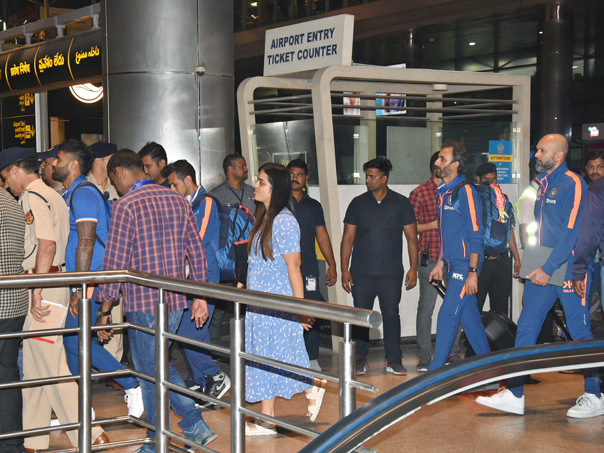 Indian Cricketers Reached to Hyderabad at Rajiv Gandhi International Airport Photos - Sakshi11