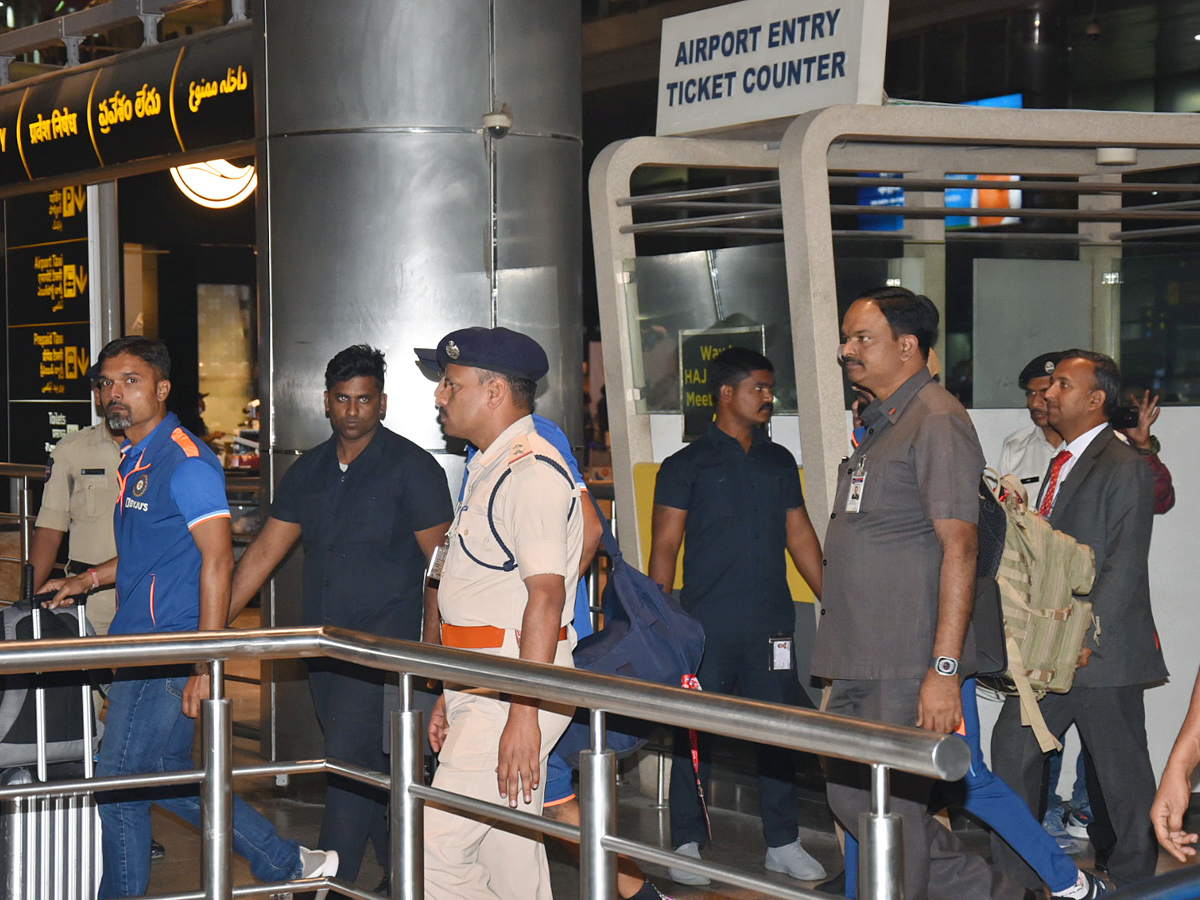 Indian Cricketers Reached to Hyderabad at Rajiv Gandhi International Airport Photos - Sakshi13