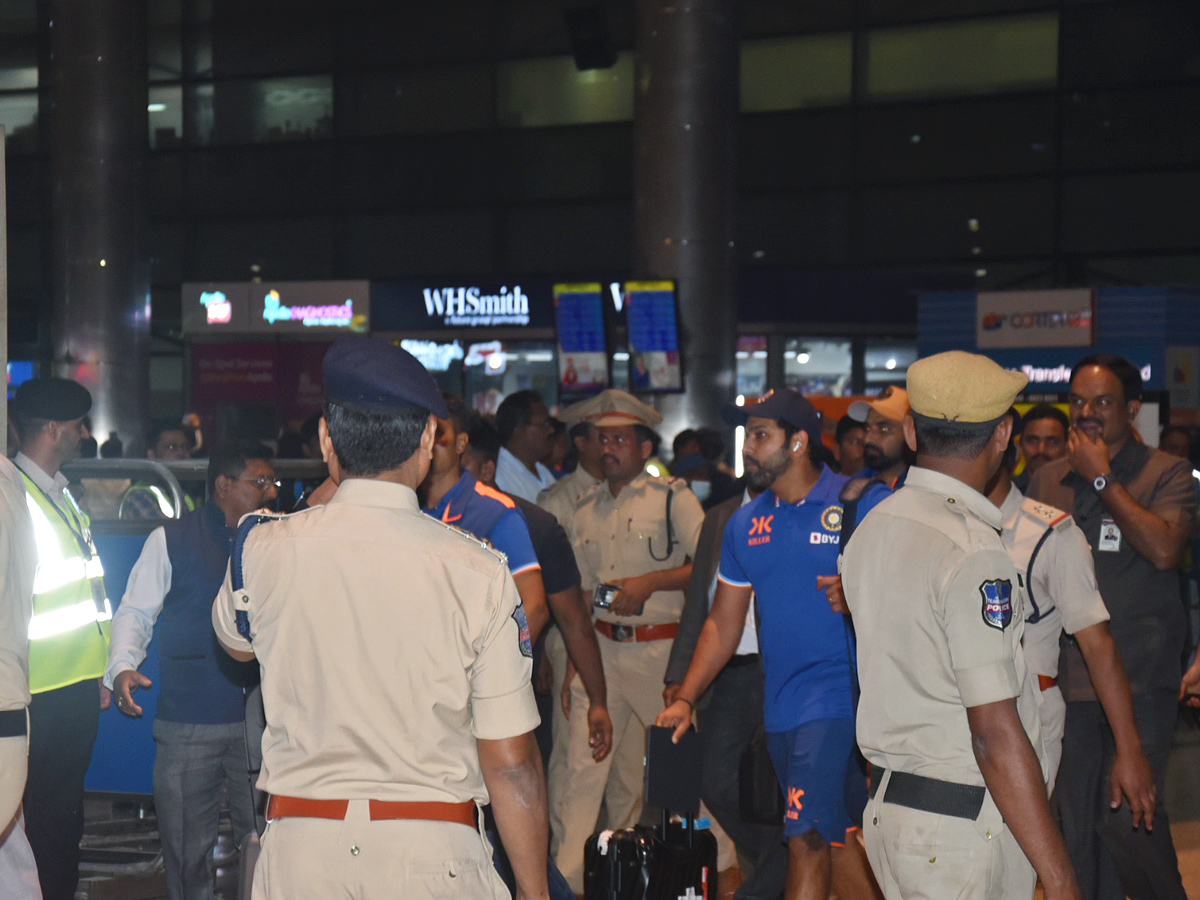 Indian Cricketers Reached to Hyderabad at Rajiv Gandhi International Airport Photos - Sakshi1