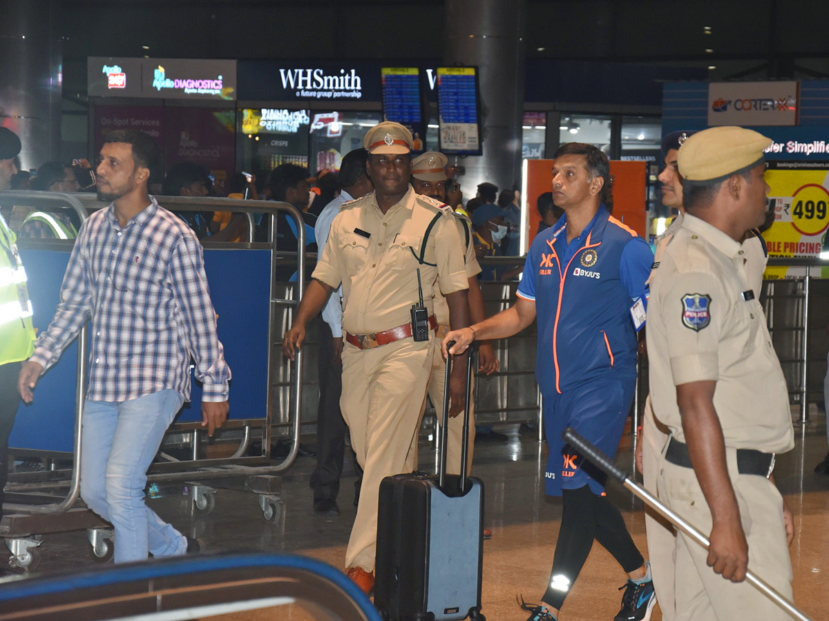 Indian Cricketers Reached to Hyderabad at Rajiv Gandhi International Airport Photos - Sakshi14