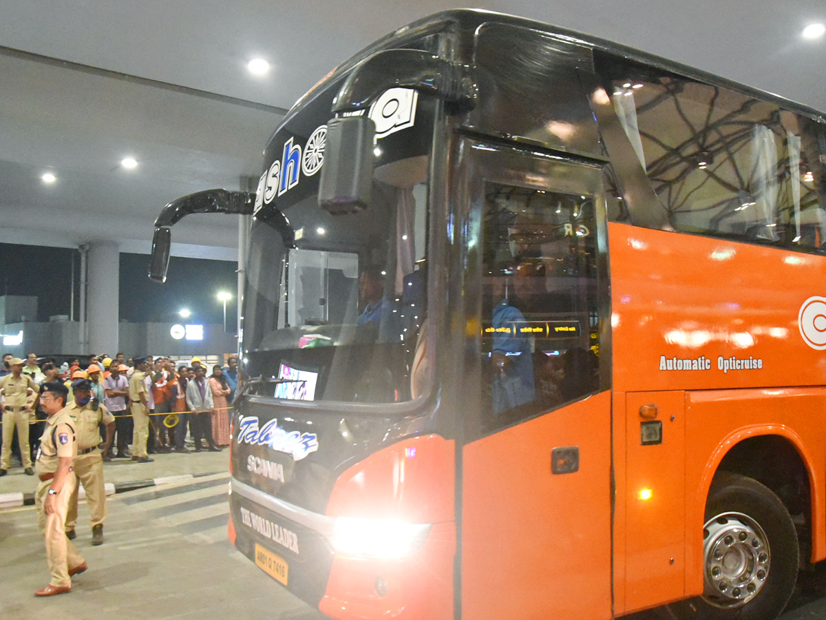 Indian Cricketers Reached to Hyderabad at Rajiv Gandhi International Airport Photos - Sakshi4